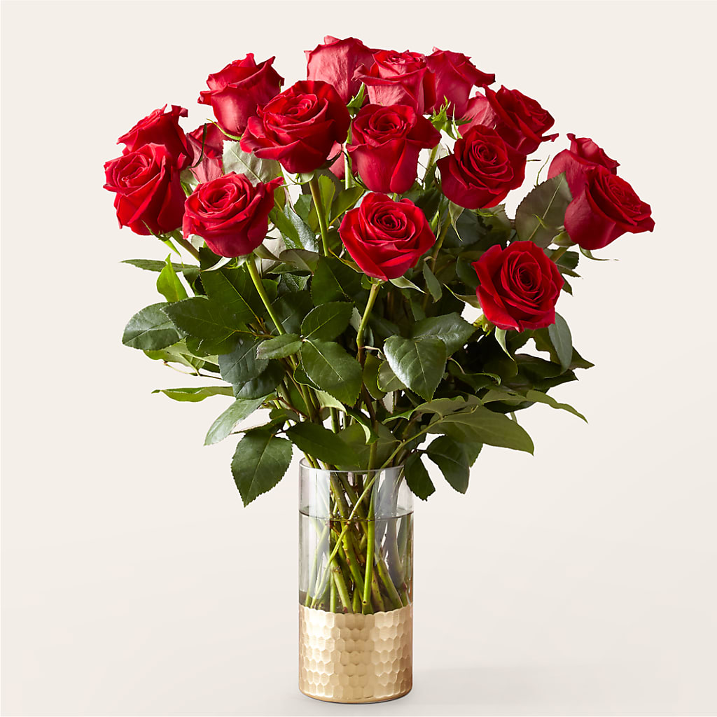 Classic Love Red Rose Bouquet – Flowers Unlimited, Martinsburg WV