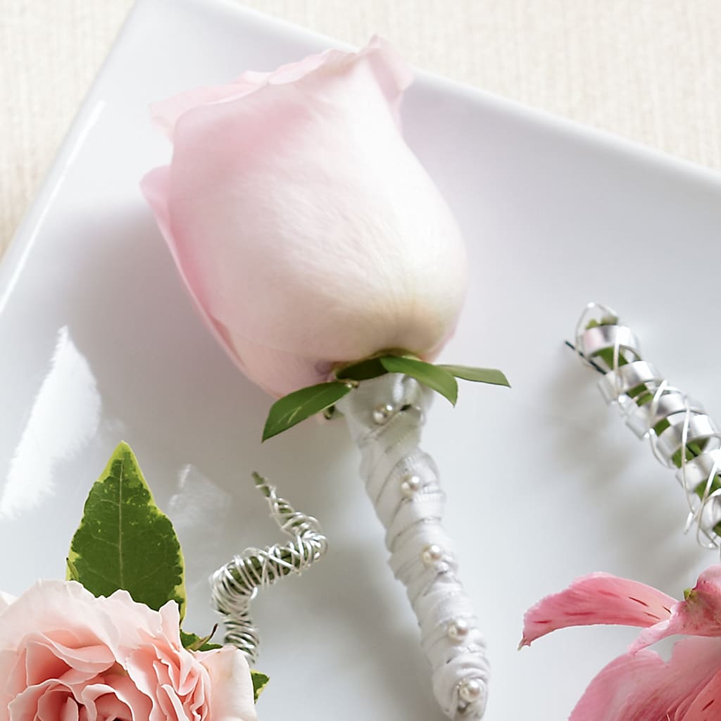 Pink Rose Boutonniere – Flowers Unlimited, Martinsburg WV