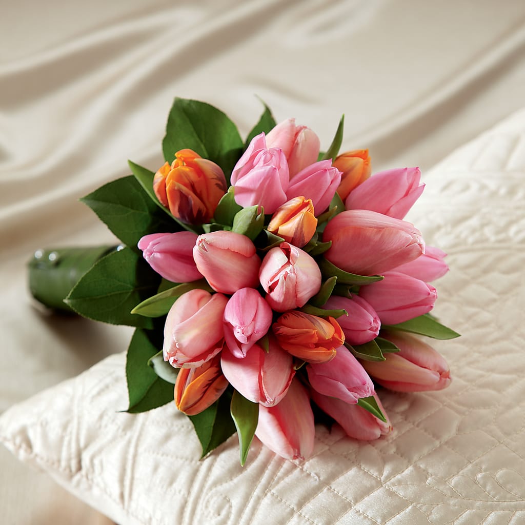 Embraceable Bouquet – Flowers Unlimited, Martinsburg WV