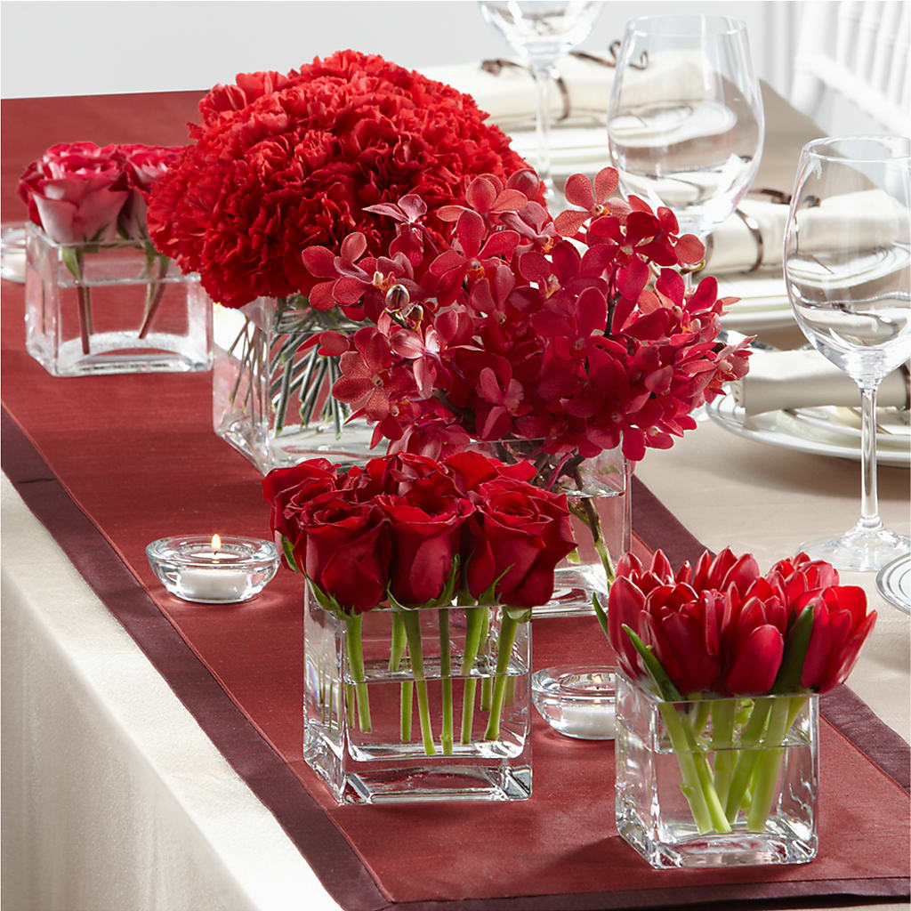 Modern Grace Centerpiece – Flowers Unlimited, Martinsburg WV