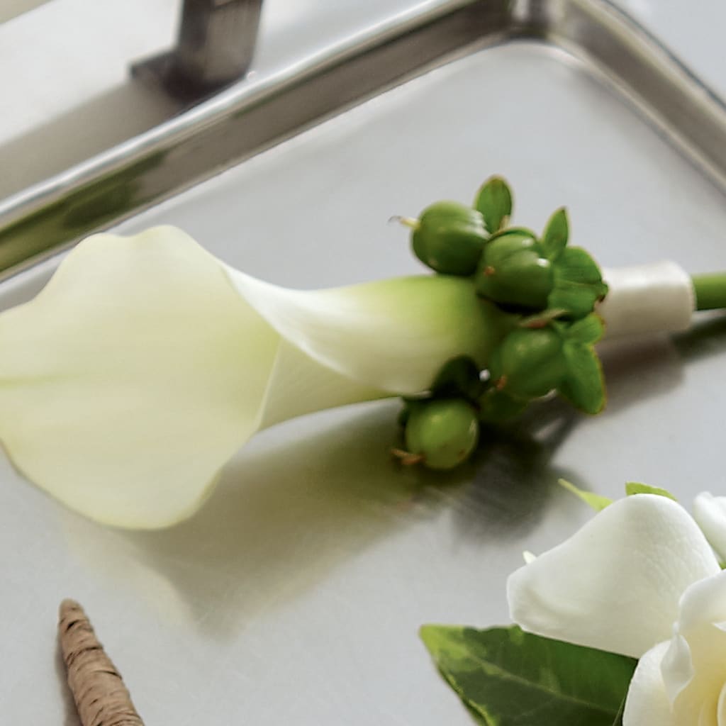 White Calla Boutonniere – Flowers Unlimited, Martinsburg WV