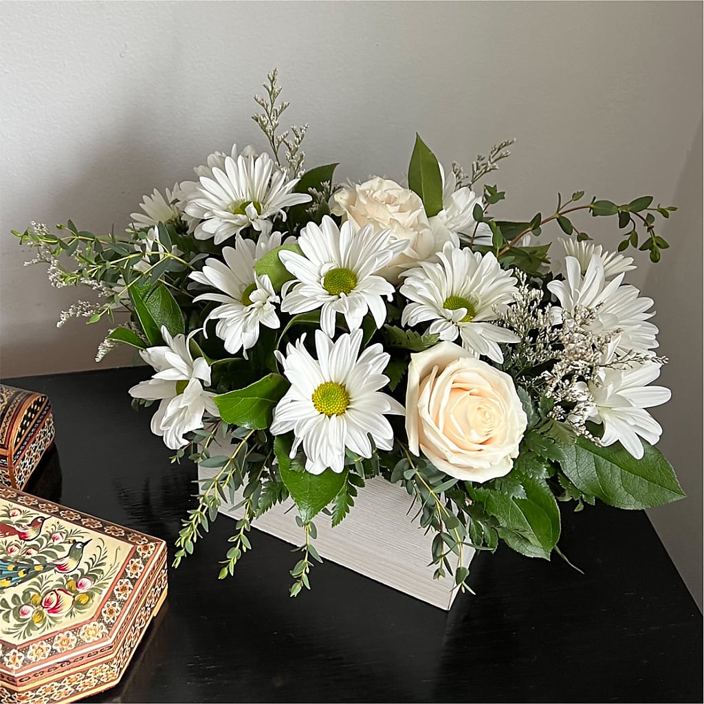 Fresh Linen Box Bouquet –  Flowers Unlimited, Martinsburg WV