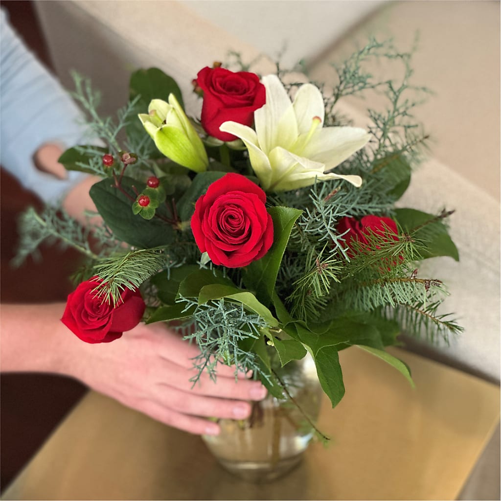 Glittering Lights Bouquet –  Flowers Unlimited, Martinsburg WV