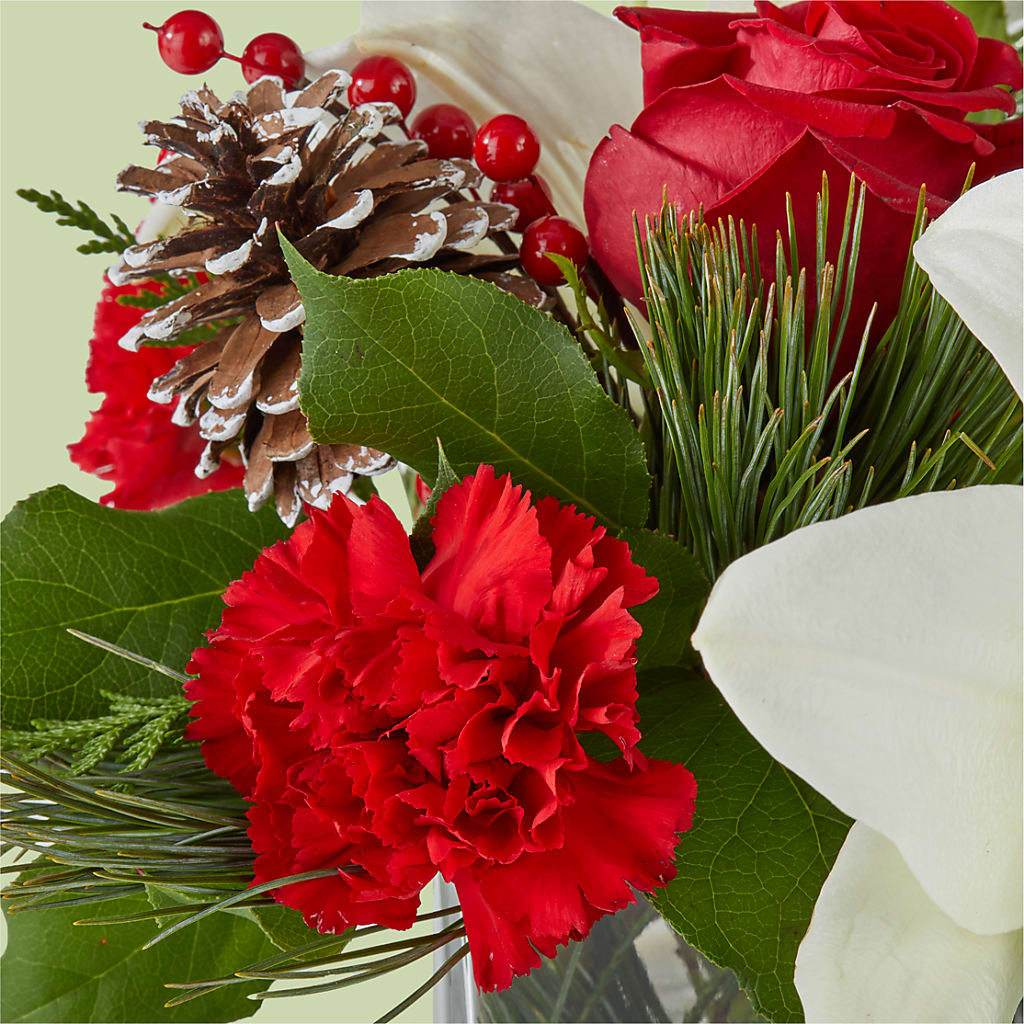 Glistening Icicles Bouquet –  Flowers Unlimited, Martinsburg WV