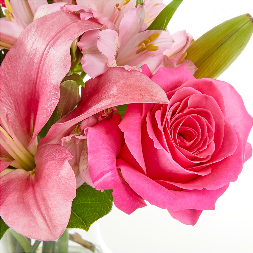 Lots of Love Bouquet –  Flowers Unlimited, Martinsburg WV