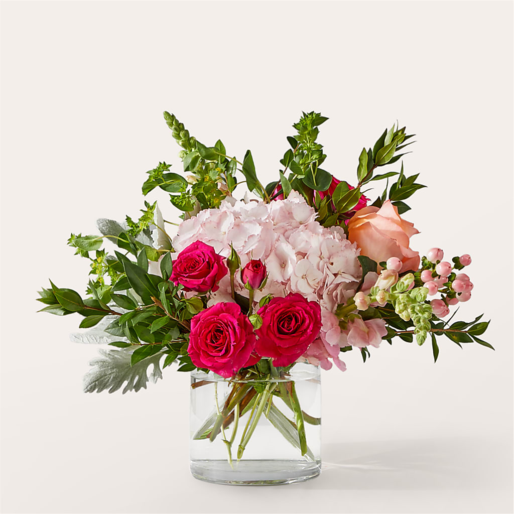 Glitz & Glam Bouquet –  Flowers Unlimited, Martinsburg WV