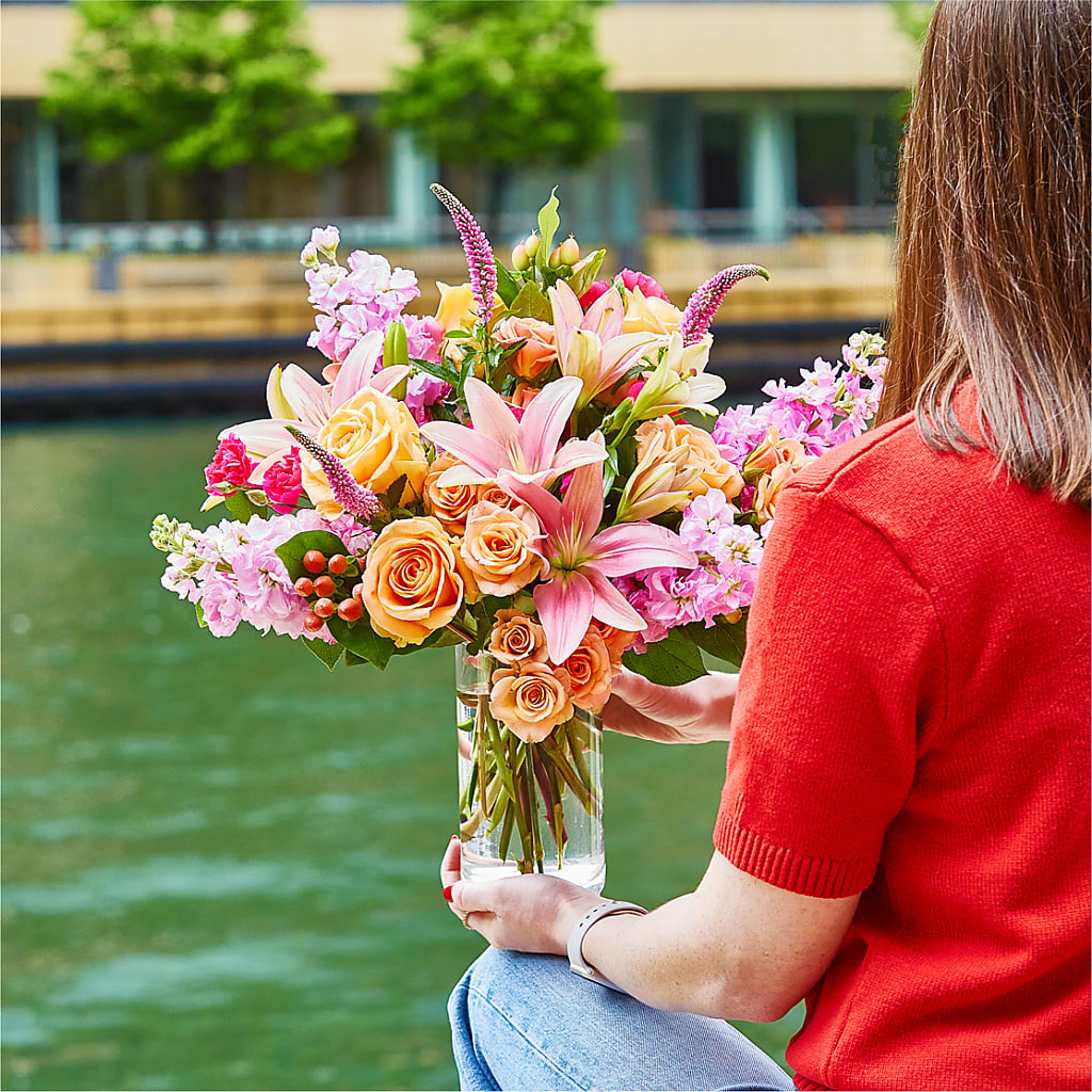 Bisous Bouquet –  Flowers Unlimited, Martinsburg WV